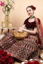 Gold cut dana embellished clutch on sequenced fabric with chain strap for wedding and party wear
